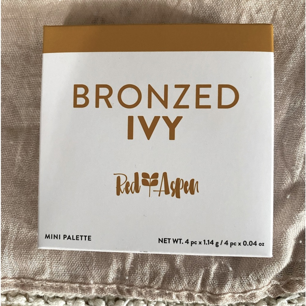 NWT red Aspen bronzed ivy mini eyeshadow palette